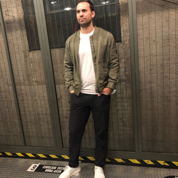 Forever 21 amen’s Bomber Jacket - Picture 2 of 3